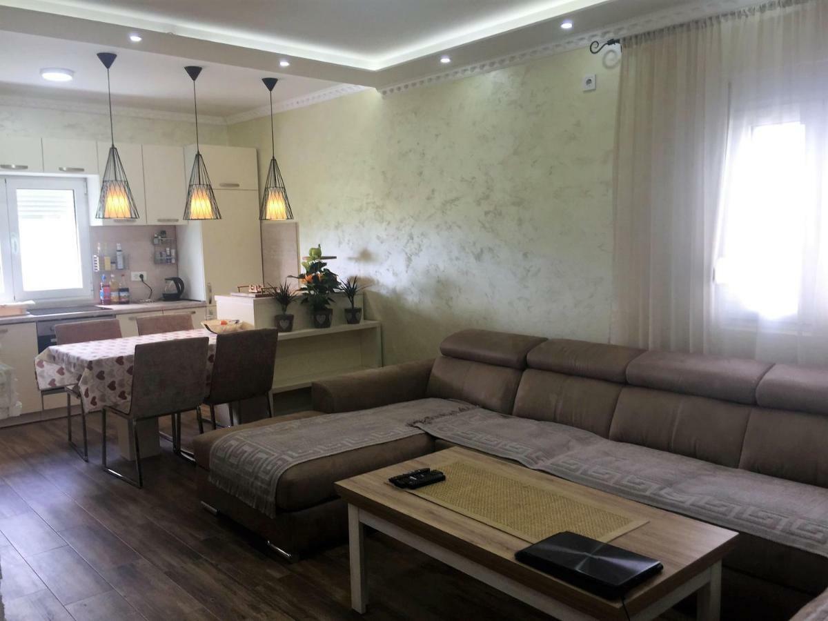 Eko Apartmani Krackovic Golubovci Exterior photo